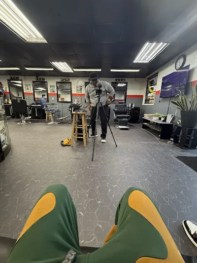Diamond Cuts 2 Barber Shop