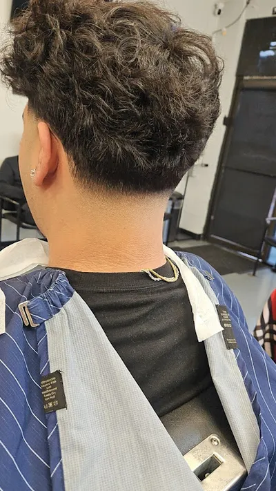 Mando's Barber shop