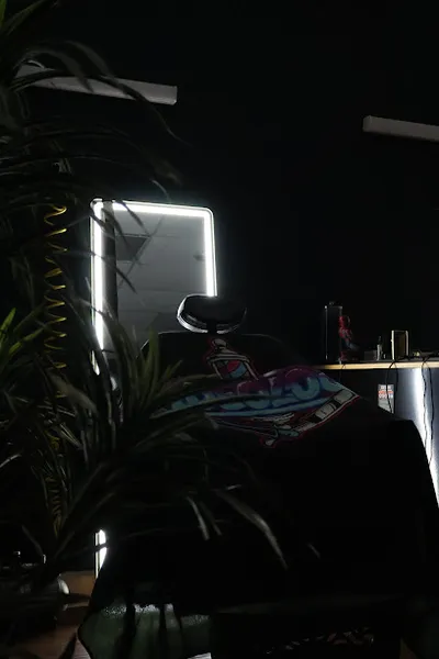 Manolo's Barbershop USA