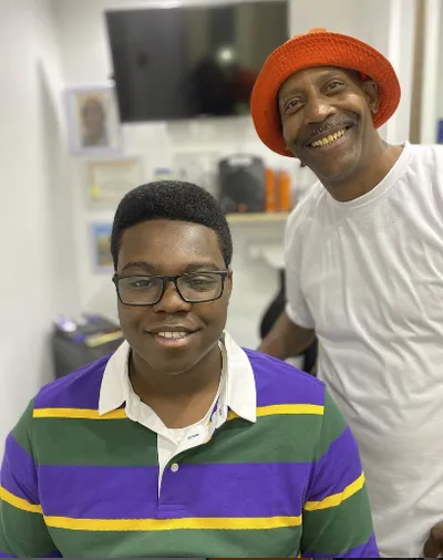 Steven Johnson, Barber