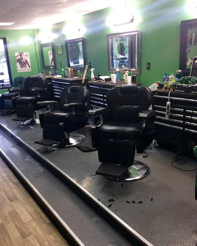 BOOMERANG BARBER & BEAUTY