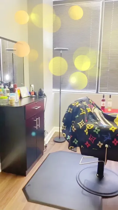 Kio Sexy Kut'z Barber Shop