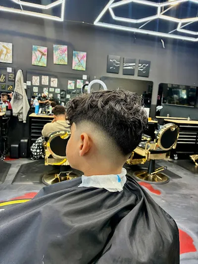 A&T Barbershop -حلاق عربي