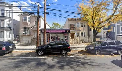 Li's Hair , Nail & Barber Lounge