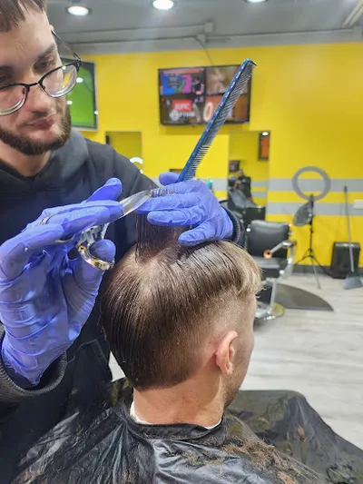 Standing on Top Barbershop - Auburn