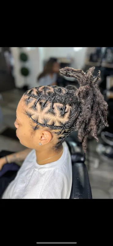 Mekhiah the Loc-Barber