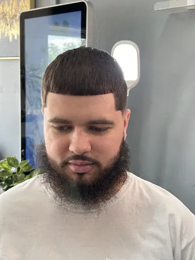 Simmons Beauty and Barber