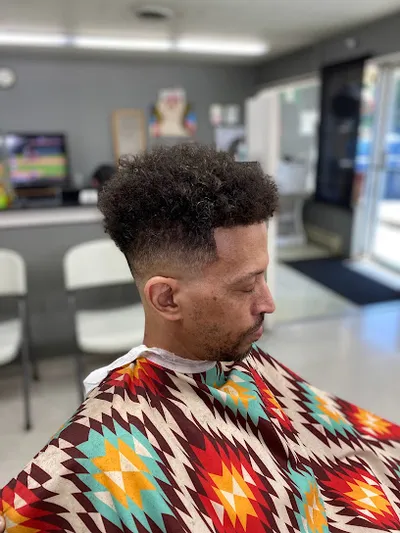 Paulycutz (Barber at Estelar)