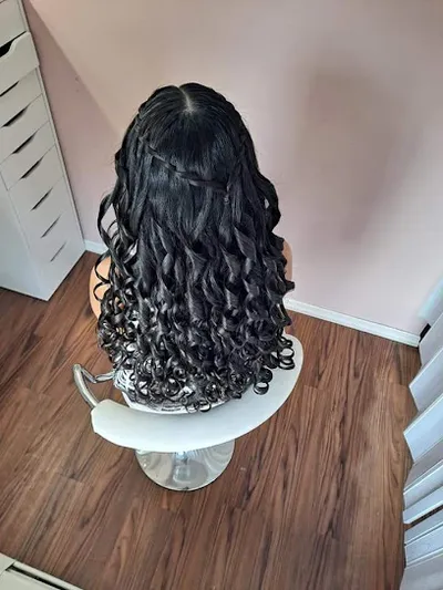 Latina's Beauty Salon and barber shop