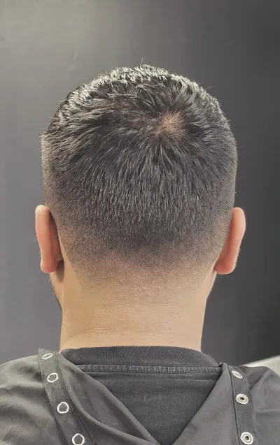 LA RAZORS BARBER SHOP .LLC