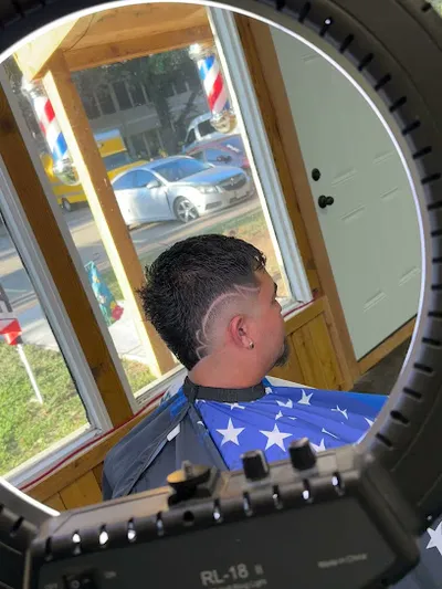 Barber Shop Golden Clipers & Styling