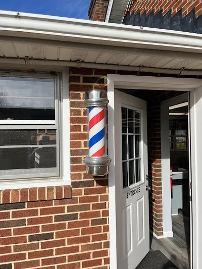 Little Del's Barbershop