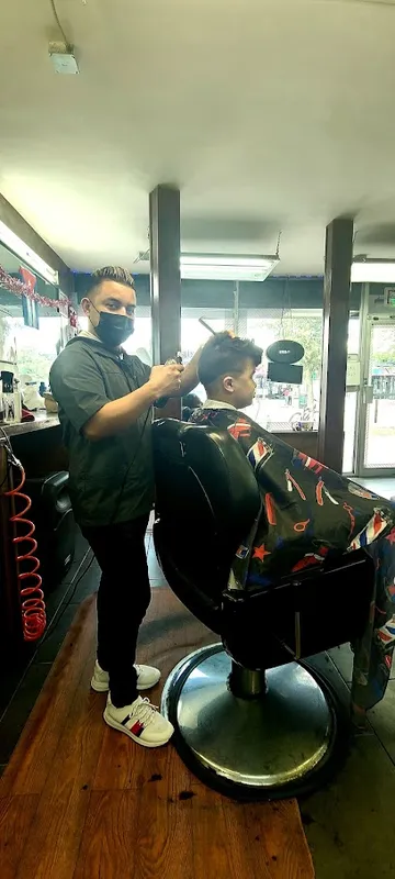 THE LEGEND #1 BARBER SHOP