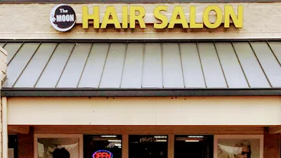 The Moon Hair Salon And Barbershop حلاق عربي