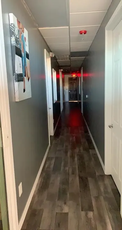 TRÈS LUXE ON 99TH BEAUTY AND BARBER SUITES