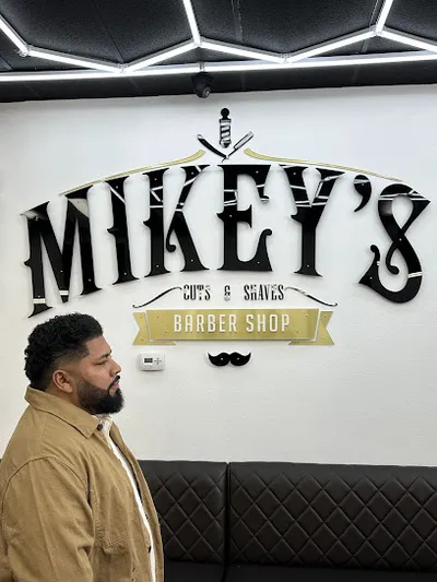 Mikey's Barber Shop La