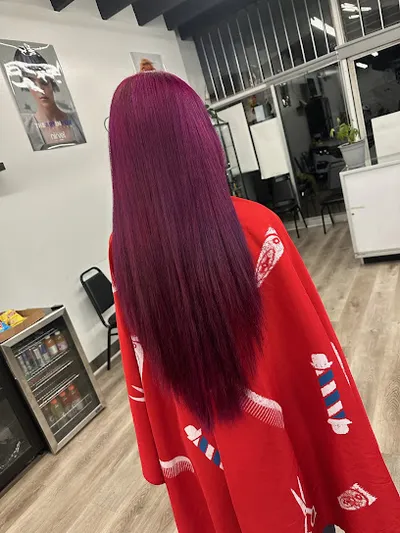 La Reyna Beauty and Barbershop