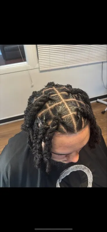 Top Ti3r Barber Lounge