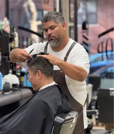 David’s Barbershop : Ismael The Barbero