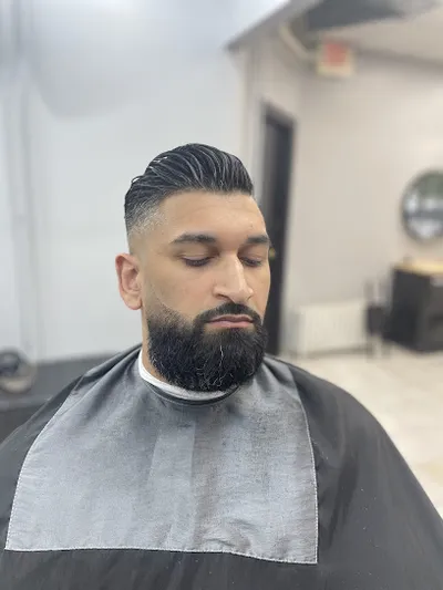 3 golpes barbershop