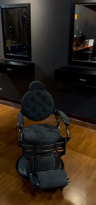 DLUXE BARBER LOUNGE