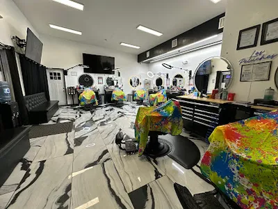 Los Peluches Barber Shop