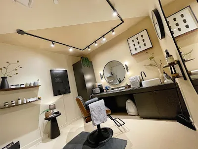 Solo Barber, Travis Nunes