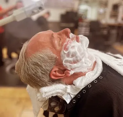 Leah the Barber