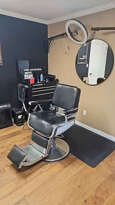 Judith Mora barber