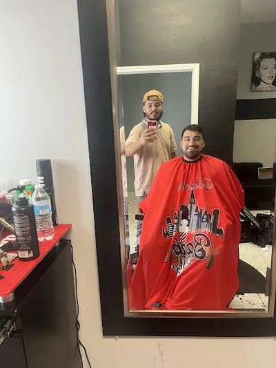 Latinos Eddy’s barber shop