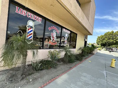 Los cuates barbershop