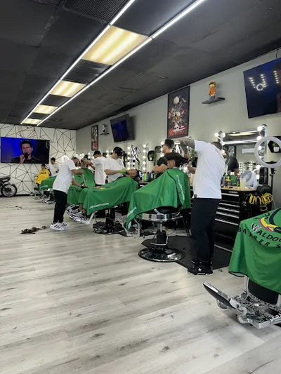 WALDO CUTS BARBERSHOP “BARBERÍA”