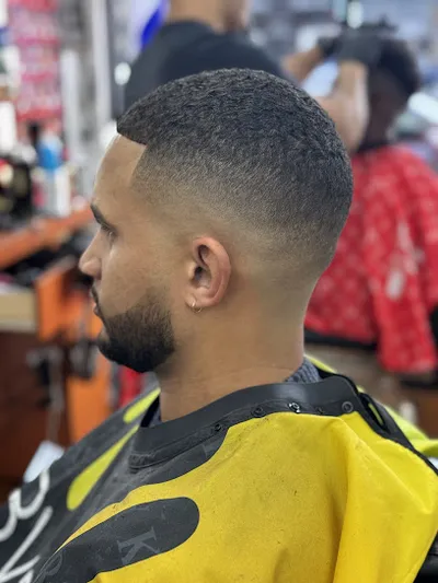 Los Cuńaos Barbershop