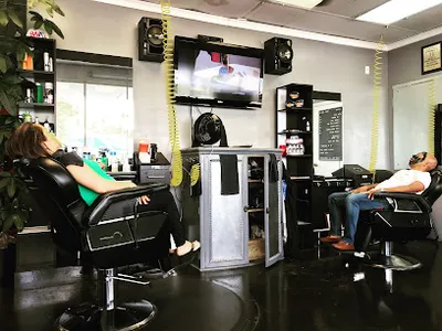 E’clipz At Two Kings Barbershop