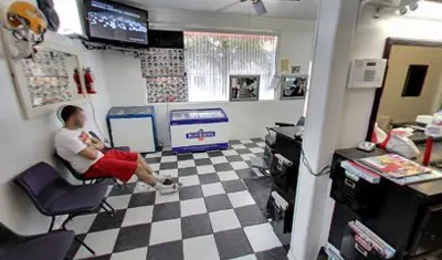 Bud's Barber Shop