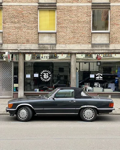 Boneless, Longboards & Skateboards