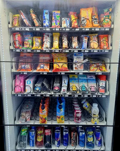 Snackautomat Verkaufsautomat 24/7 Essen Trinken Vapes Grillautomat Fleischautomat