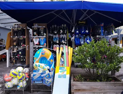 Schwarz Sports & Fashion