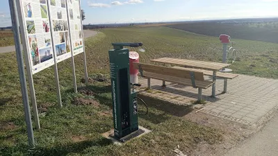 Fahrradpumpe und Werkzeug