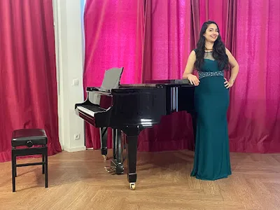 Singing and Piano lessons