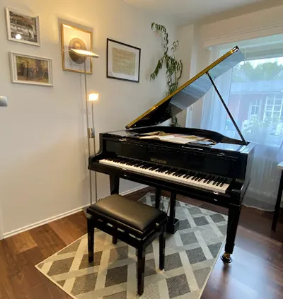 Dipl. Klavierpädagogin / Klavierlehrerin Pianistin Ines Yingze Du