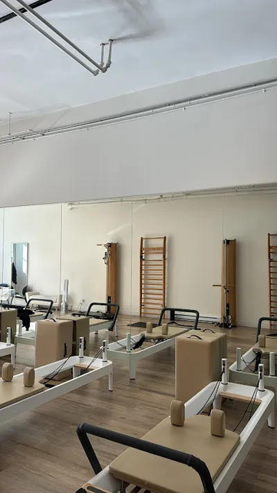 Vibe Lounge | Strength Training & Pilates