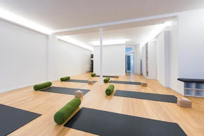 Qee Paris 17 : Yoga, Pilates Course And Workshops