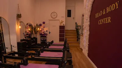 Head And Body Center Reformer Head Spa