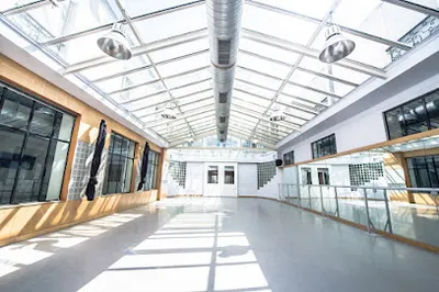 Le Centre Des Arts Vivants School Of Dance, Song And Theater À Paris