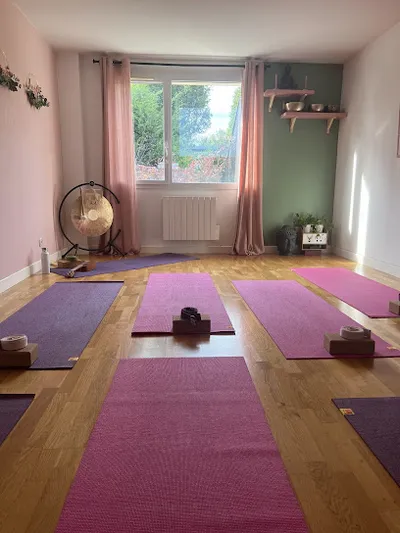 Karmarini_yoga