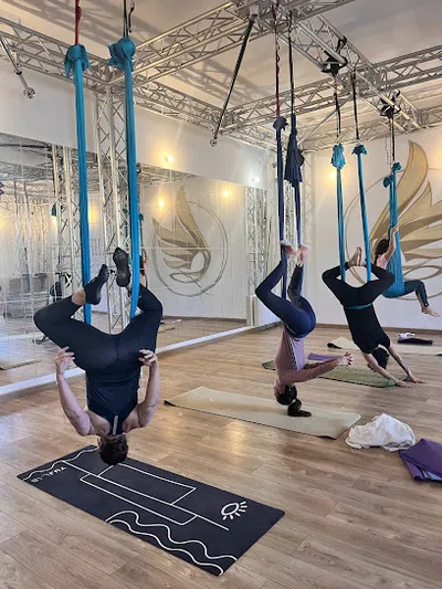 Yoga Aérien Et Massage