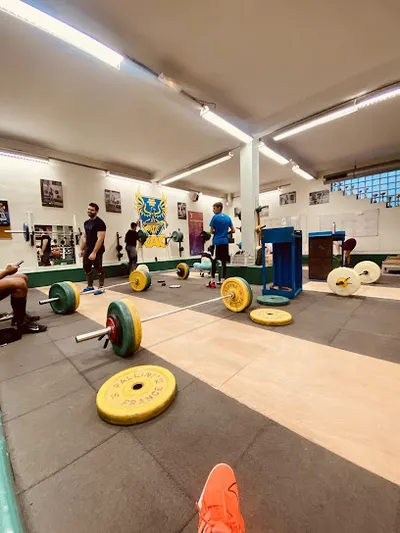 Rueil AC Weightlifting Muscle Toning
