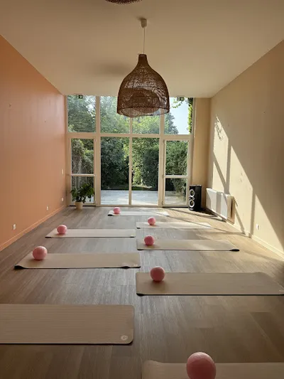 Constance Mortreux Physiotherapist Pédiatrie, Rééducation Abdominale, Pré Et Post Partum, Pilates Roncq