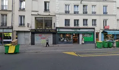 Dans La Cour